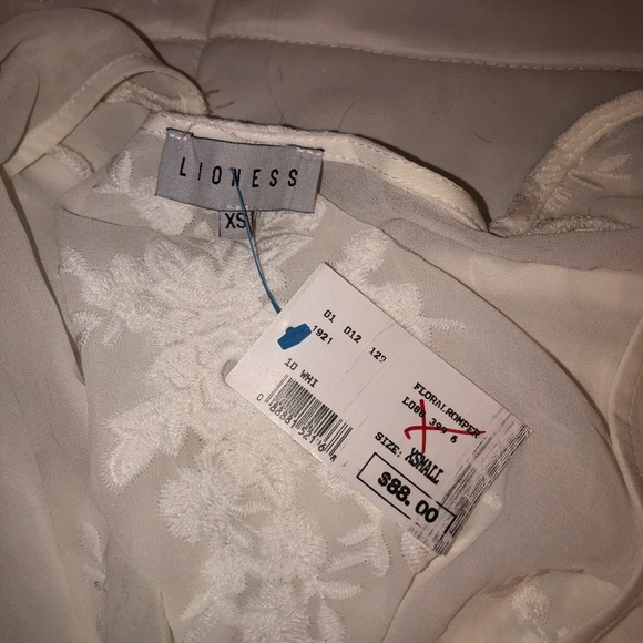 Women’s lace long sleeve romper - Picture 6 of 6